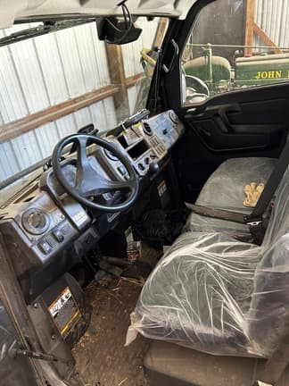Image of John Deere XUV 835M equipment image 4