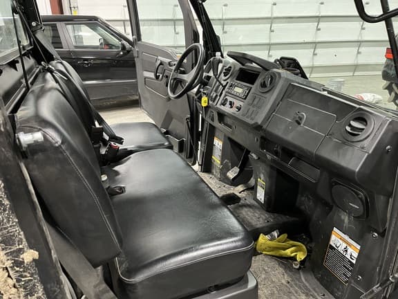 Image of John Deere XUV 835M equipment image 4