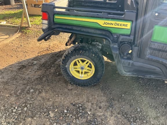 Image of John Deere XUV 835M equipment image 4