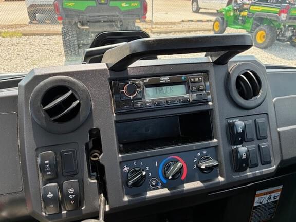 Image of John Deere XUV 835M equipment image 4