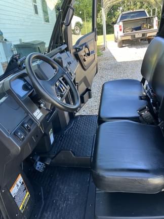 Image of John Deere XUV 835M equipment image 3