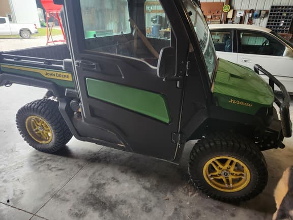 Image of John Deere XUV 835M equipment image 2