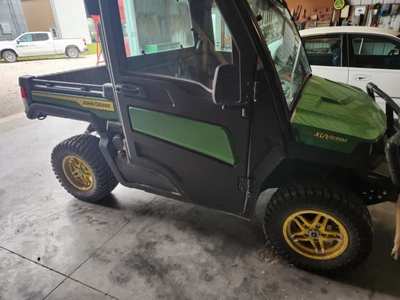 Image of John Deere XUV 835M equipment image 1