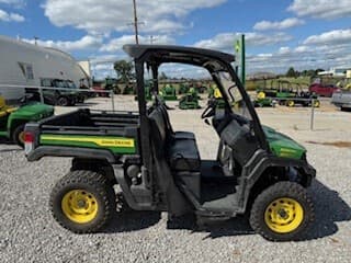 Image of John Deere XUV 835M equipment image 1