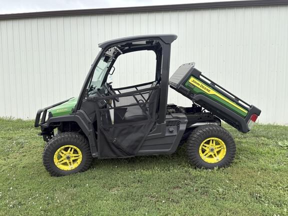 Image of John Deere XUV 835M equipment image 2