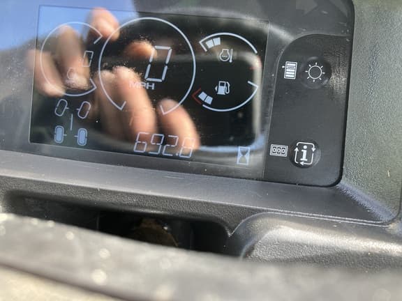 Image of John Deere XUV 835M equipment image 1