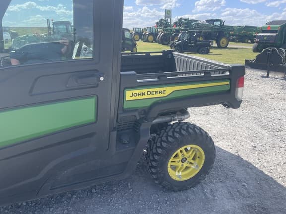 Image of John Deere XUV 835M equipment image 3
