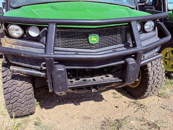 Image of John Deere XUV 835M equipment image 2