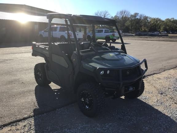 Image of John Deere XUV 835M equipment image 1