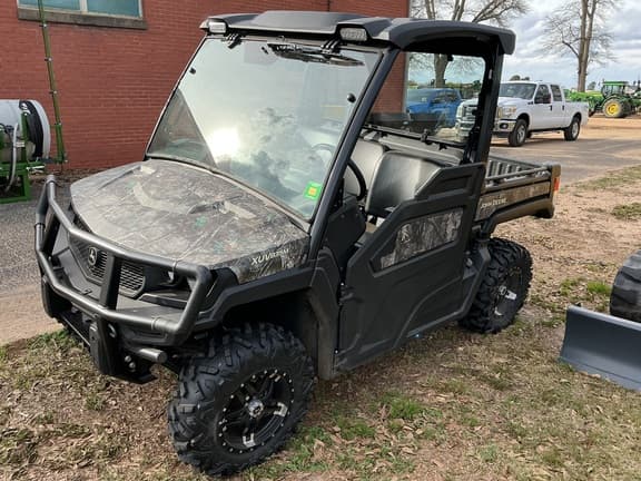 Image of John Deere XUV 835M equipment image 1