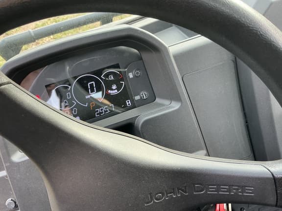 Image of John Deere XUV 835M equipment image 3