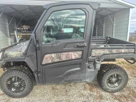 2024 John Deere XUV 835R Equipment Image0