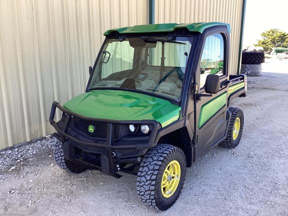 Image of John Deere XUV 835R equipment image 1