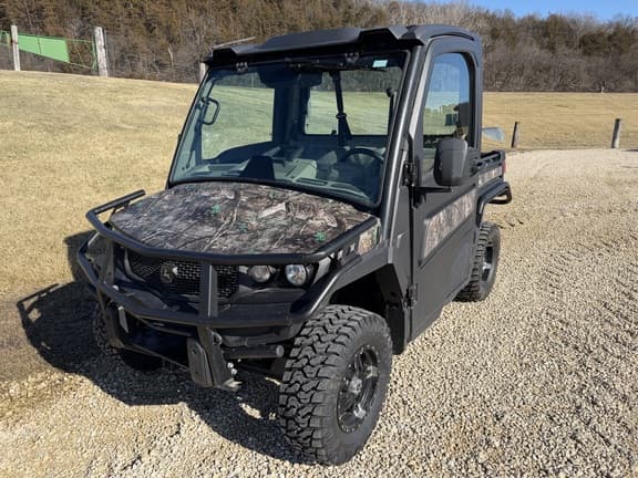 Image of John Deere XUV 835R equipment image 1