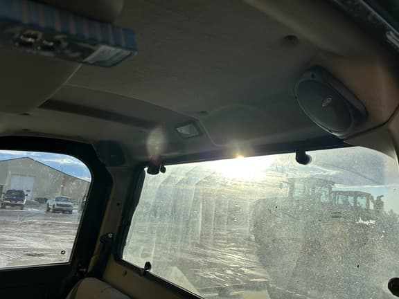 Image of John Deere XUV 835R equipment image 3