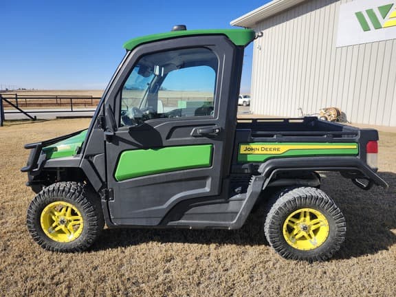 Image of John Deere XUV 835R equipment image 1