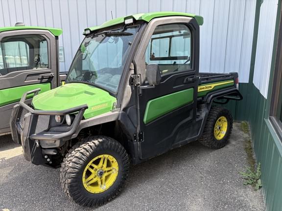 Image of John Deere XUV 835R equipment image 1