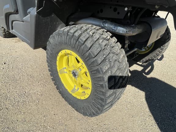 Image of John Deere XUV 835R equipment image 4