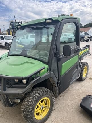 Image of John Deere XUV 835R equipment image 1