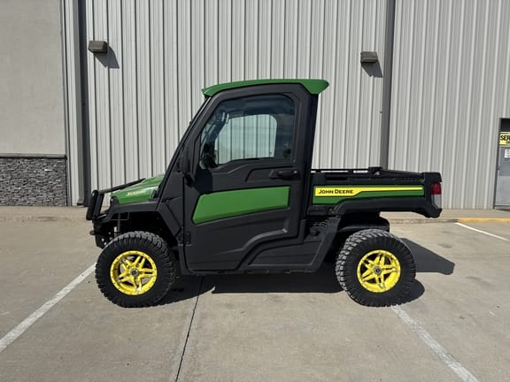 2024 John Deere XUV 835R Equipment Image0