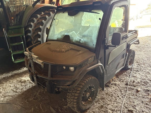 2024 John Deere XUV 835R Equipment Image0