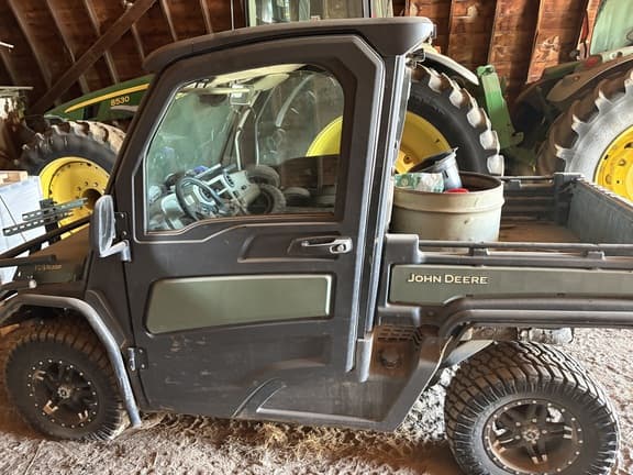 Image of John Deere XUV 835R equipment image 1