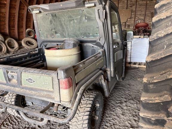 Image of John Deere XUV 835R equipment image 4