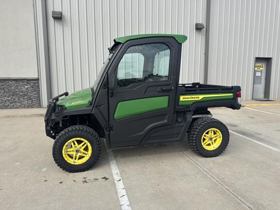 Image of John Deere XUV 835R equipment image 1