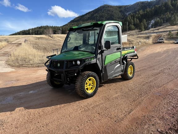 Image of John Deere XUV 835R equipment image 1