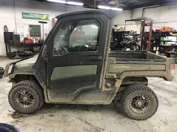 Image of John Deere XUV 835R equipment image 4