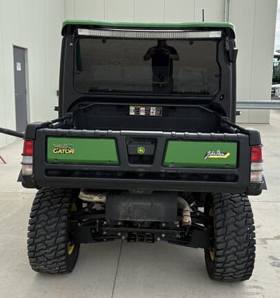 Image of John Deere XUV 835R equipment image 3