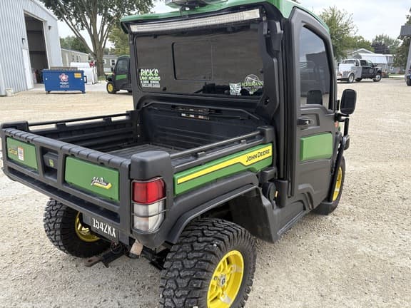 Image of John Deere XUV 835R equipment image 1