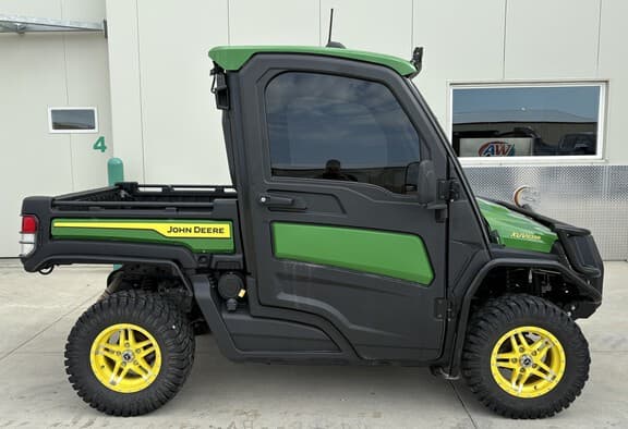Image of John Deere XUV 835R equipment image 1