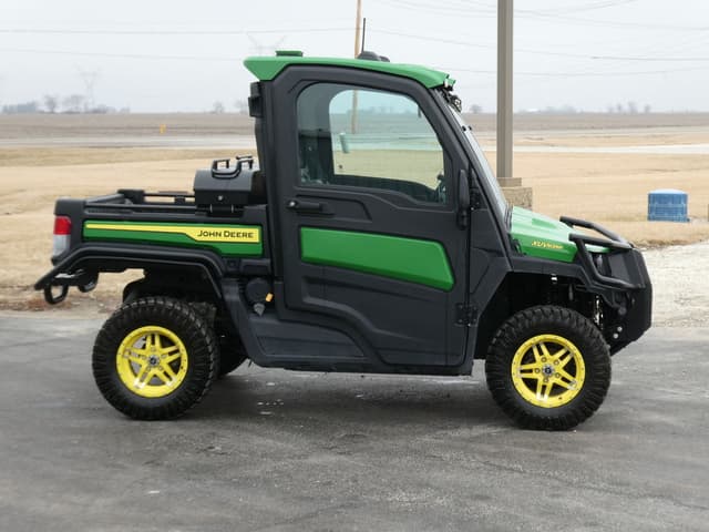 Image of John Deere XUV 835R equipment image 4