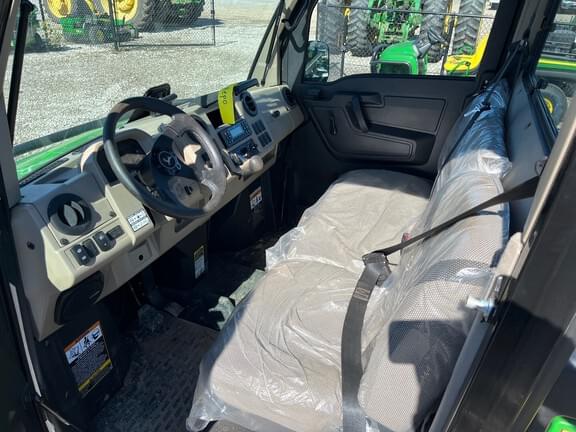 Image of John Deere XUV 835R equipment image 4