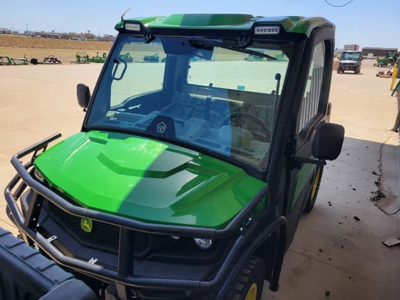 Image of John Deere XUV 835R equipment image 2