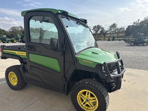 Image of John Deere XUV 835R equipment image 4