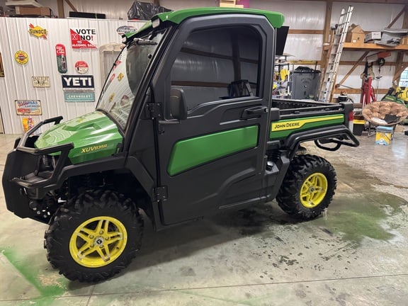 2024 John Deere XUV 835R Equipment Image0