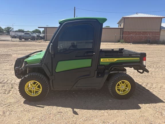 Image of John Deere XUV 835R equipment image 1