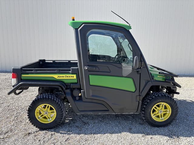 Image of John Deere XUV 835R equipment image 1
