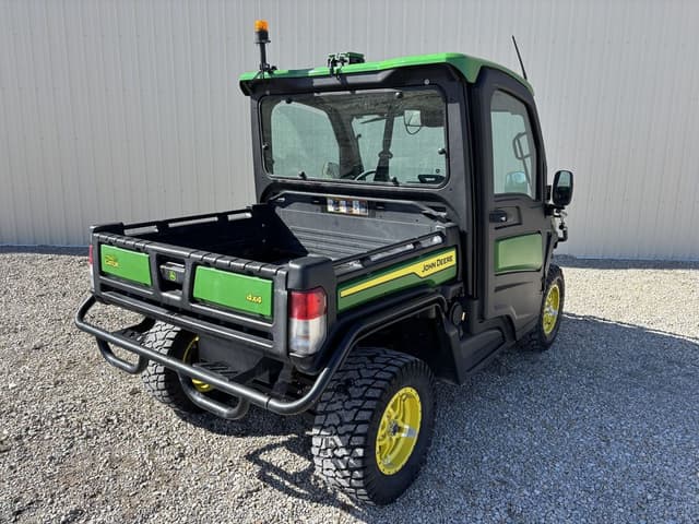 Image of John Deere XUV 835R equipment image 2