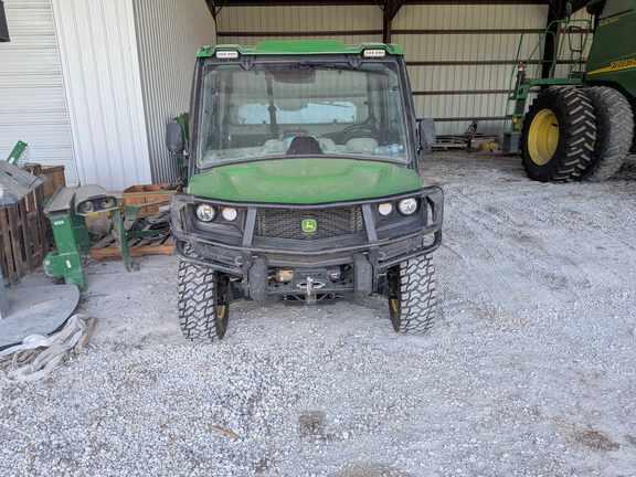 Image of John Deere XUV 835R equipment image 1