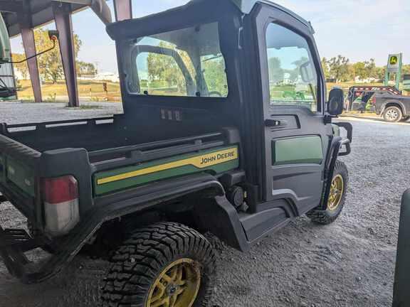 Image of John Deere XUV 835R equipment image 3