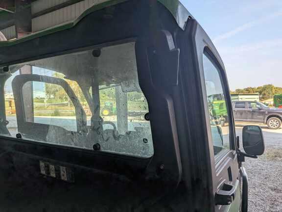 Image of John Deere XUV 835R equipment image 4
