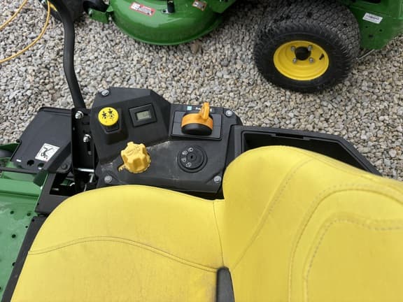 Image of John Deere Z315E equipment image 4
