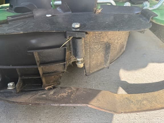 Image of John Deere Z320R equipment image 3