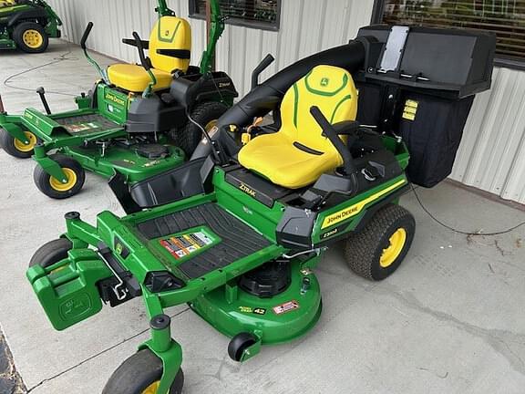 Image of John Deere Z320R equipment image 1