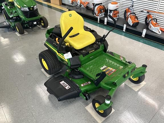 Image of John Deere Z325E equipment image 2