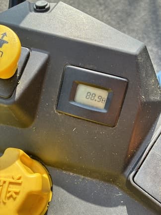 Image of John Deere Z325E equipment image 4