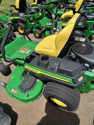 Image of John Deere Z325E equipment image 1